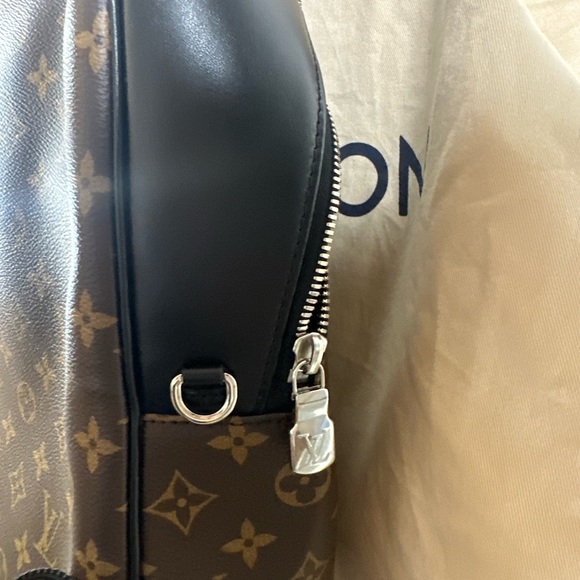 Louis Vuitton Josh Backpack
Monogram Macassar Brown/Black - Picture 9 of 10